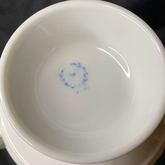 Vintage signed Inarco Tea / coffee Cup with Purple Violets / flowers - Picture 7 of 8